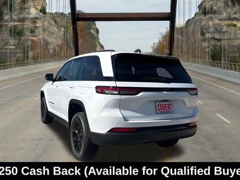 New 2025 Jeep Grand Cherokee Altitude image 8