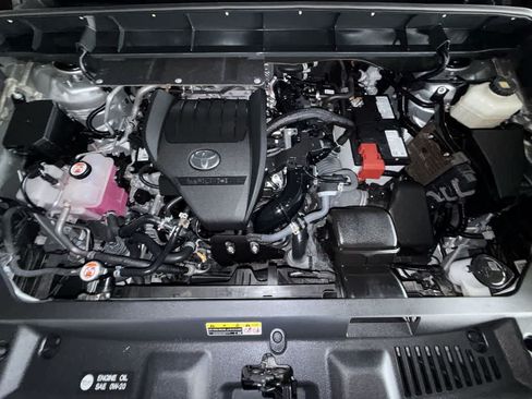 Used 2023 Toyota Highlander XLE FWD image 12