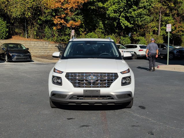 Used 2025 Hyundai Venue SEL FWD image 2