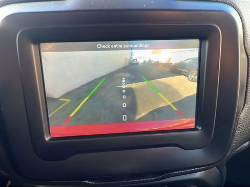 Used 2018 Jeep Renegade Latitude image 21