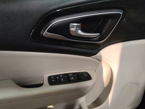 Used 2015 Chrysler 200 C image 27