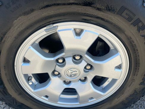 Used 2012 Toyota Tacoma 4x4 Double Cab w/ TRD Off-Road Pkg image 9