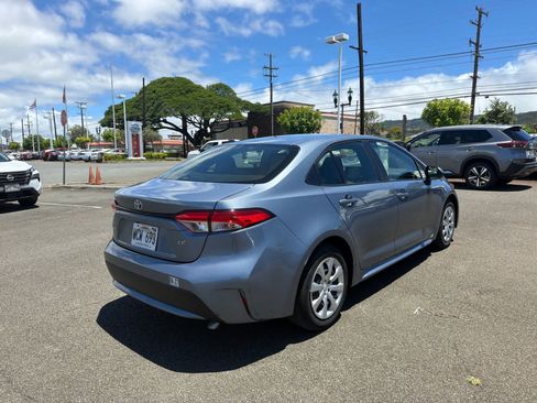 Used 2021 Toyota Corolla LE FWD image 3