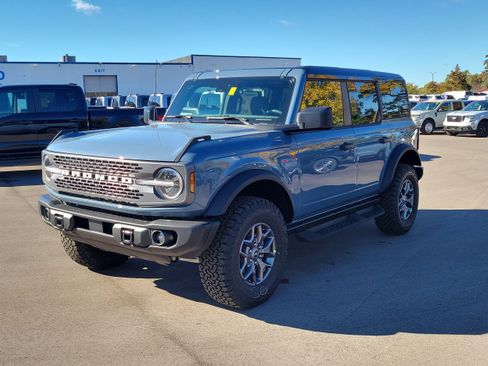 New 2025 Ford Bronco Badlands image 9