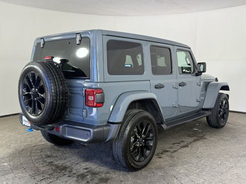 Used 2024 Jeep Wrangler Unlimited Sahara w/ Technology Group AWD/4WD image 9
