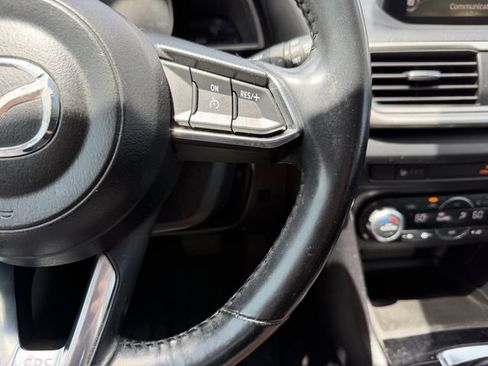 Used 2017 MAZDA MAZDA3 Touring FWD image 11