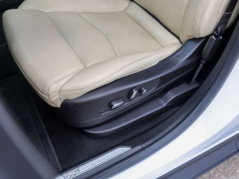 Used 2018 Cadillac XT5 Luxury w/ Driver Awareness Package image 8