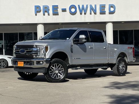 Used 2019 Ford F250 Lariat w/ Lariat Value Package image 2