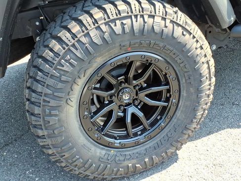 Used 2025 Jeep Gladiator Sport AWD/4WD image 7