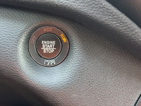 Used 2020 Jeep Cherokee Limited image 24