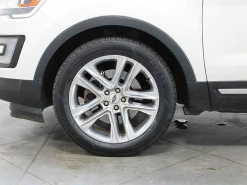 Used 2017 Ford Explorer Limited image 18