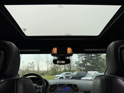 Used 2019 Jeep Grand Cherokee Overland AWD/4WD image 22