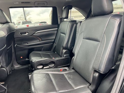 Used 2017 Toyota Highlander Limited image 25