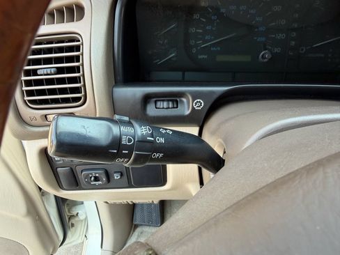 Used 2001 Lexus LX 470 4WD image 32