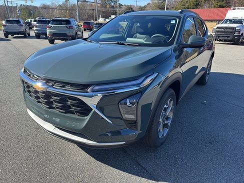 New 2026 Chevrolet Trax LT image 1