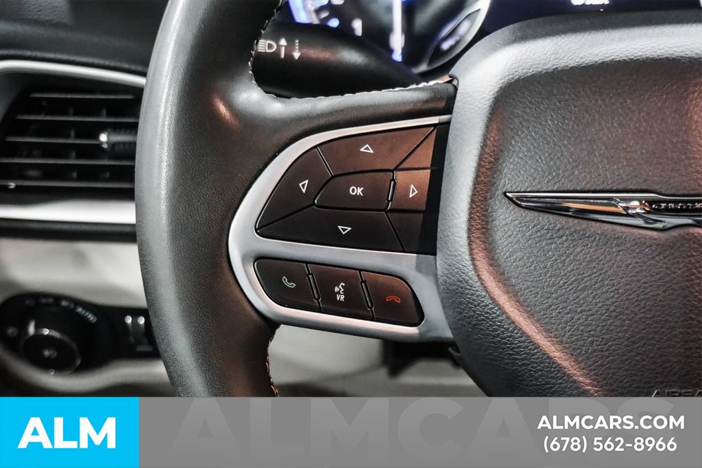 Used 2023 Chrysler Pacifica Touring-L FWD image 26