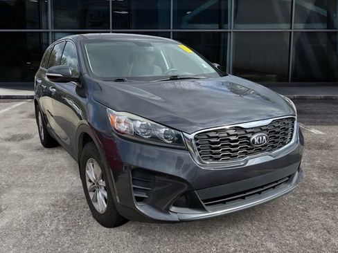 Used 2019 Kia Sorento LX image 2