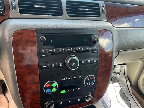 Used 2008 Chevrolet Suburban LT w/ LT Preferred Equipment Group AWD/4WD image 14