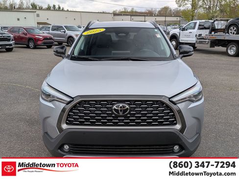 Used 2025 Toyota Corolla Cross XLE AWD/4WD image 8