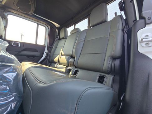 New 2025 Jeep Gladiator Mojave w/ Convenience Group image 19