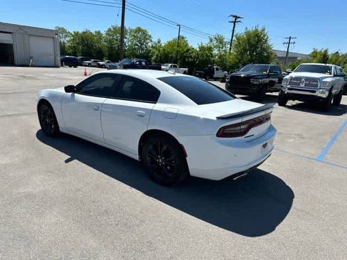 Used 2021 Dodge Charger SXT w/ Blacktop Package AWD/4WD image 18