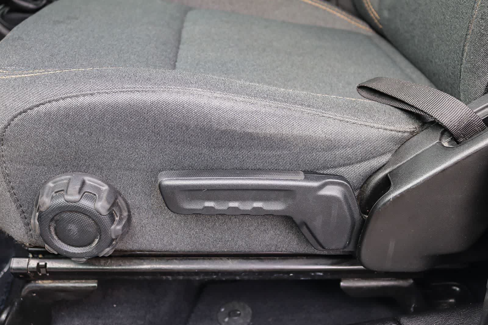 Used 2024 Jeep Wrangler Unlimited Sahara AWD/4WD image 21