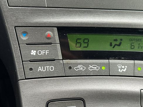 Used 2015 Toyota Prius Three image 27