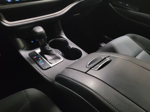 Used 2019 Toyota Highlander LE AWD/4WD image 26