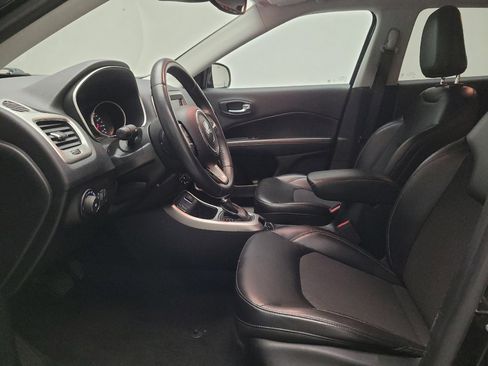 Used 2018 Jeep Compass Latitude w/ Popular Equipment Group FWD image 17