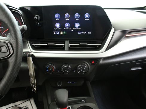 Used 2024 Chevrolet Trax RS w/ Sunroof Package FWD image 18