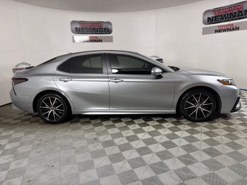 Used 2023 Toyota Camry SE FWD image 2