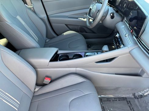 Used 2025 Hyundai Elantra SEL image 14