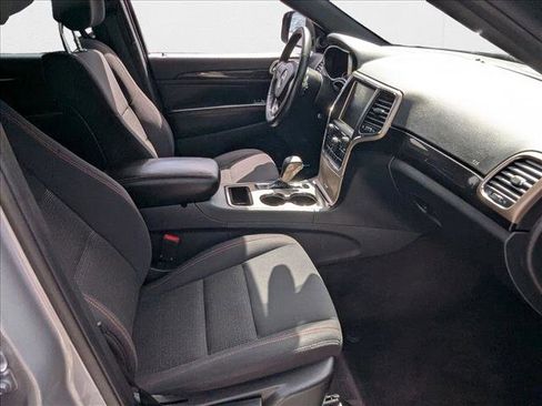 Used 2016 Jeep Grand Cherokee Laredo 75th Anniversary image 20