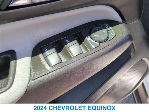 Used 2024 Chevrolet Equinox LS FWD image 13