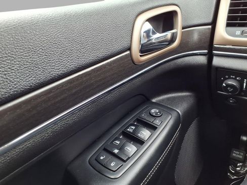 Used 2017 Jeep Grand Cherokee Limited AWD/4WD image 18