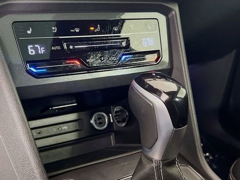 Used 2024 Volkswagen Tiguan SEL R-Line image 17