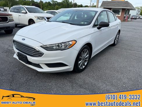 Used 2017 Ford Fusion SE FWD image 1
