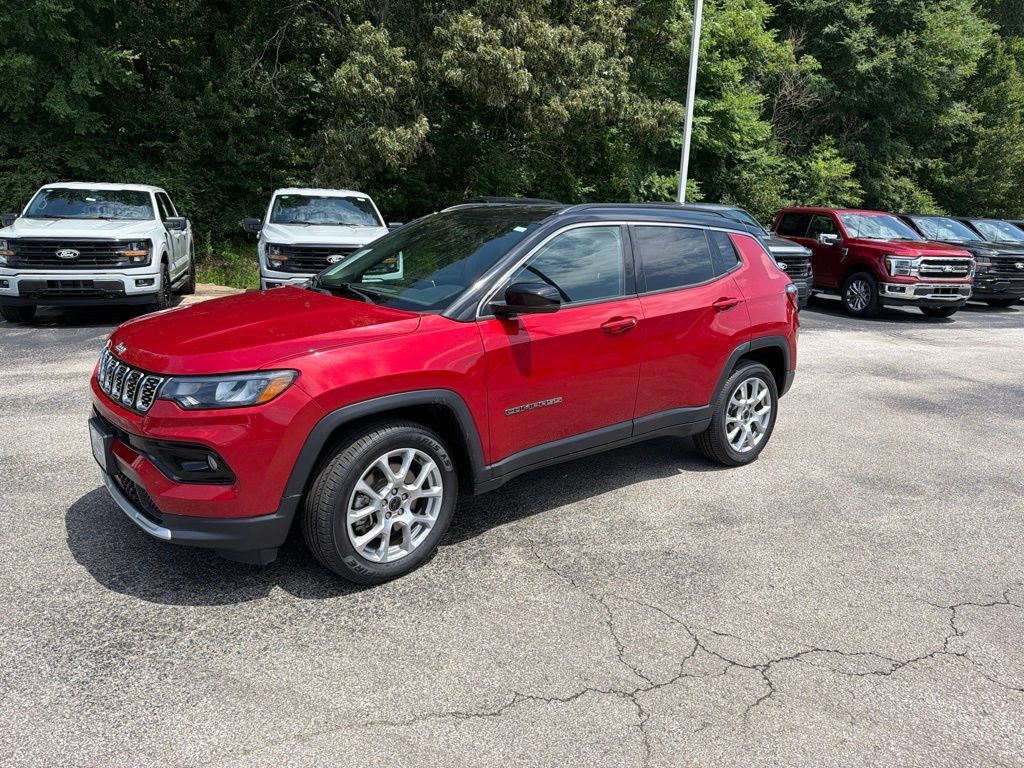 Used 2025 Jeep Compass Limited AWD/4WD image 7