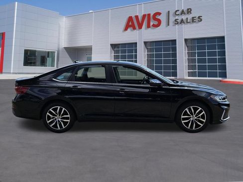 Used 2025 Volkswagen Jetta SE FWD image 5