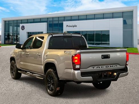 Used 2021 Toyota Tacoma SR w/ SR Convenience Package image 4