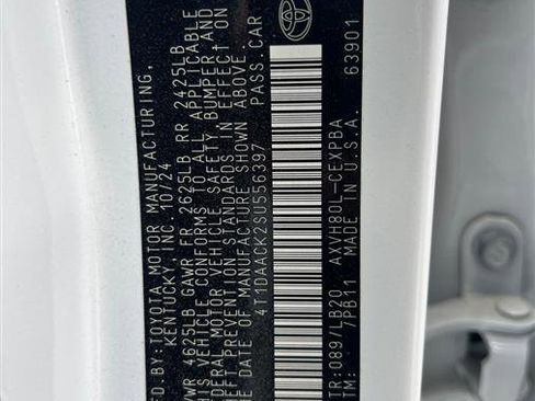 Used 2025 Toyota Camry XSE FWD image 7