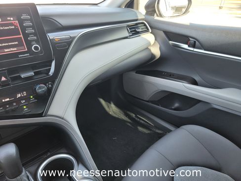 Used 2022 Toyota Camry LE image 29