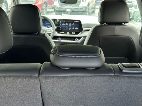 New 2026 Chevrolet Equinox LT w/ Convenience Package II FWD image 9