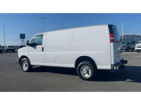 Used 2023 Chevrolet Express 2500 w/ Driver Convenience Package image 4