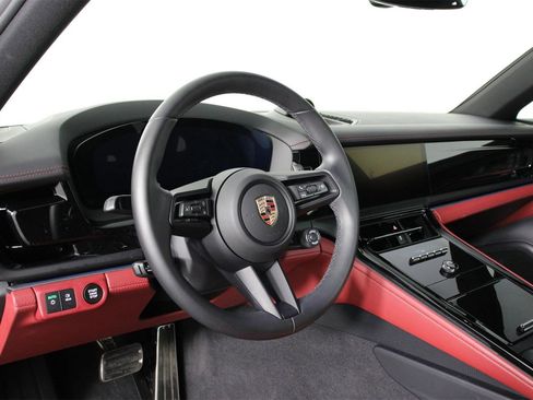 Used 2025 Porsche Panamera image 4