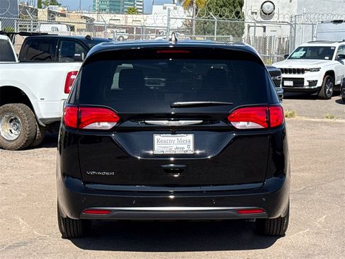 New 2025 Chrysler Voyager LX image 10