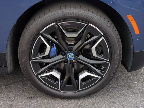 Used 2024 BMW iX xDrive50 w/ Premium Package AWD/4WD image 13