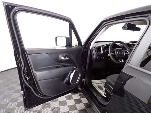 Used 2023 Jeep Renegade Latitude AWD/4WD image 20