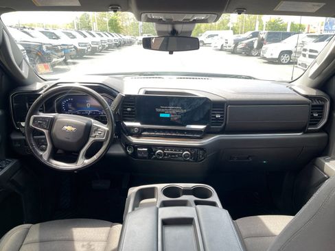Used 2022 Chevrolet Silverado 1500 LT AWD/4WD image 15