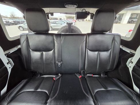 Used 2017 Jeep Wrangler Unlimited Sahara w/ Connectivity Group image 27